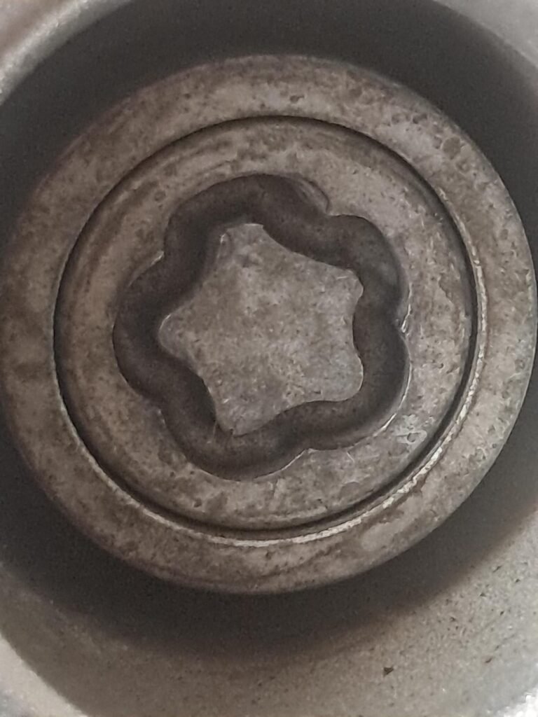 Ford Focus wheel locking nut key replacement