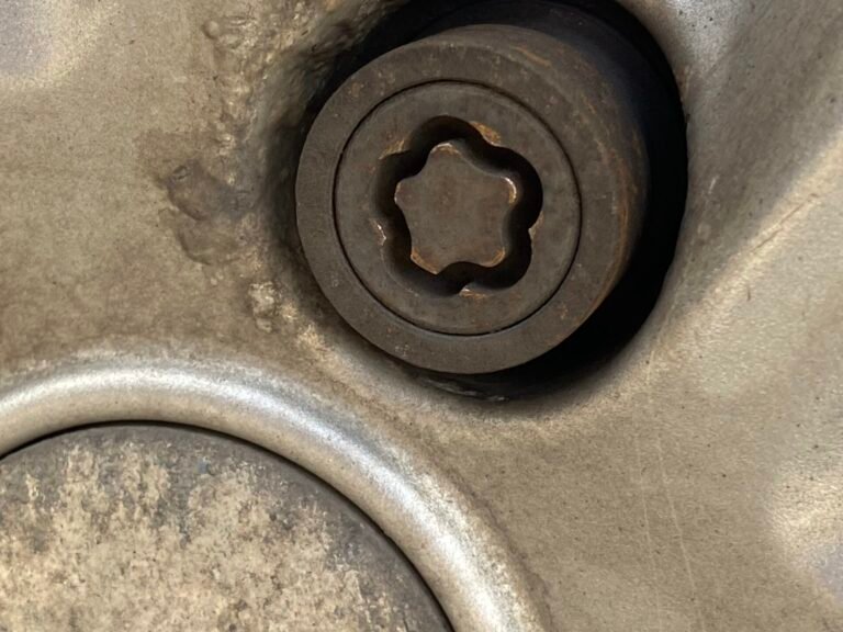 Ford Focus wheel locking nut key replacement