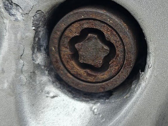 Ford Focus wheel locking nut key replacement