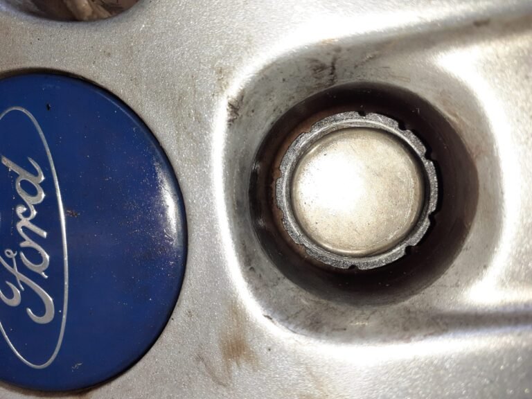 Ford Focus wheel locking nut key replacement