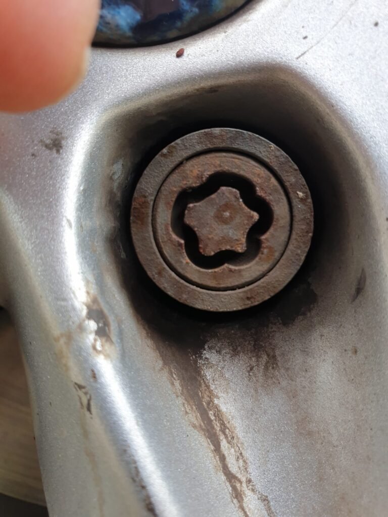 Ford Focus wheel locking nut key replacement