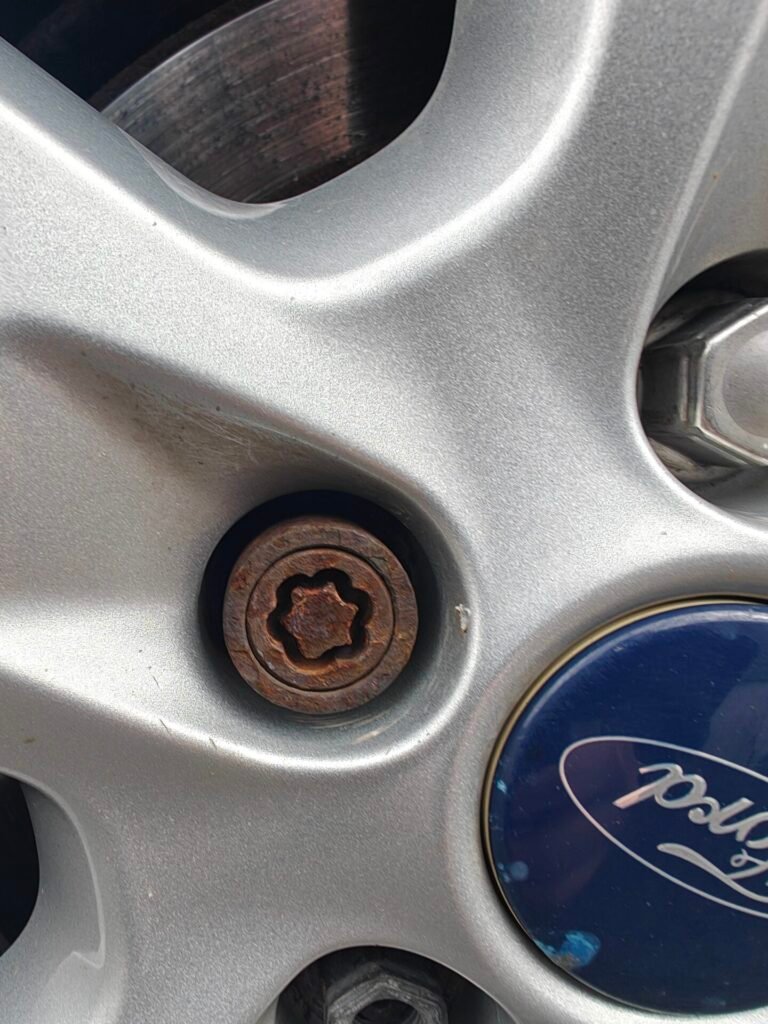 Ford Focus wheel locking nut key replacement