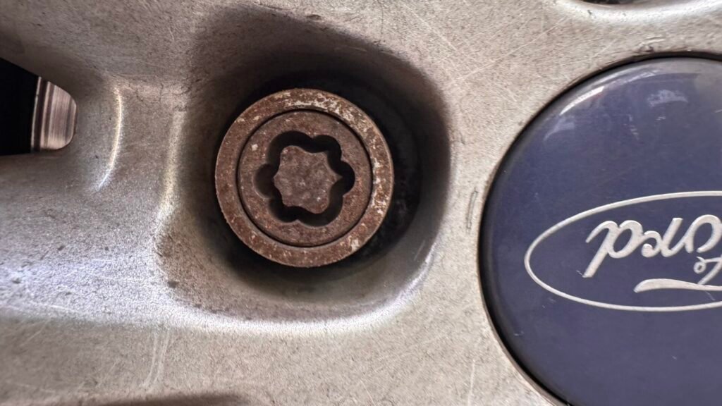 Ford Focus wheel locking nut key replacement