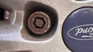 Ford Focus wheel locking nut key replacement