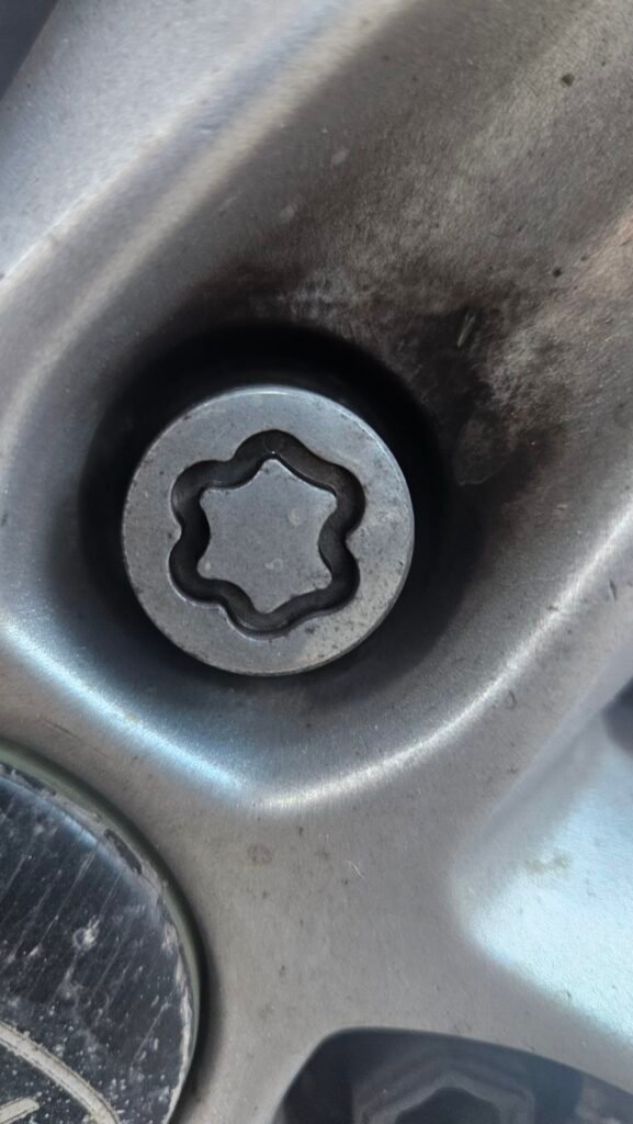 Ford Focus wheel locking nut key replacement