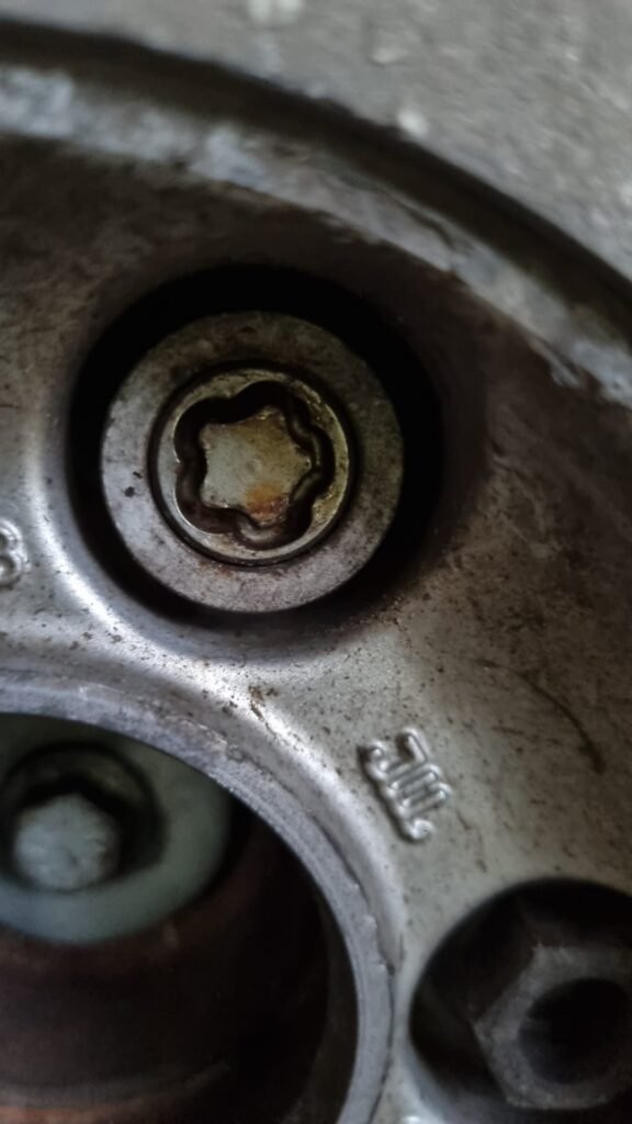 Ford Focus wheel locking nut key replacement