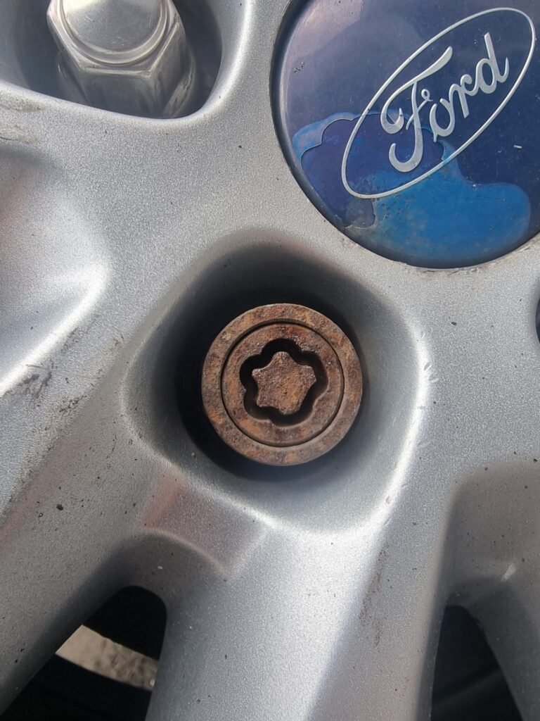 Ford Focus wheel locking nut key replacement