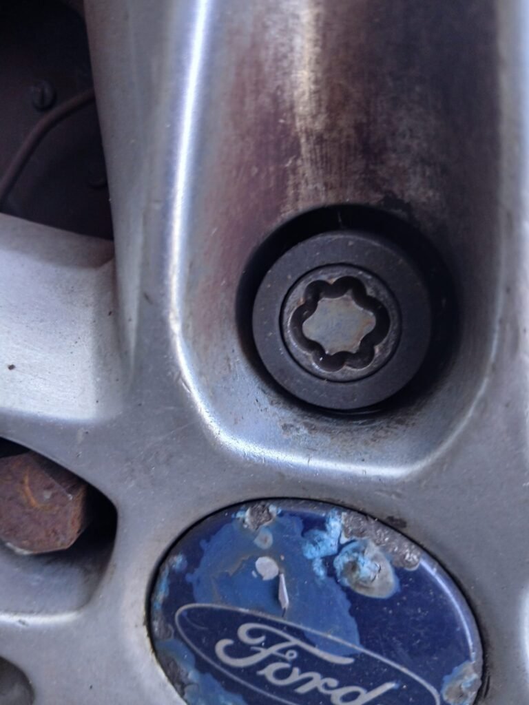 Ford Focus mk2 1.8 petrol hatchback wheel locking nut key replacement
