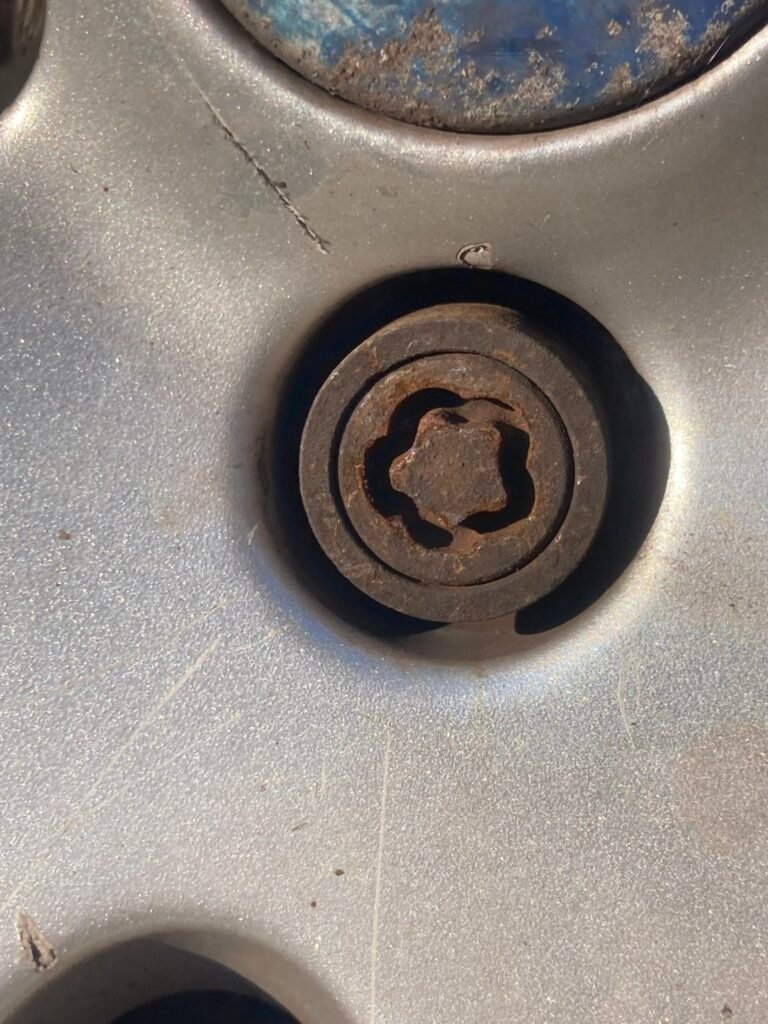 Ford Focus wheel locking nut key replacement