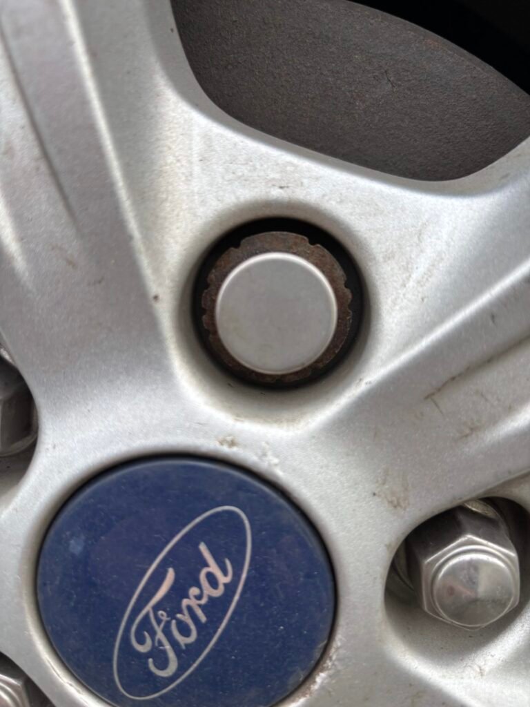 Ford Focus wheel locking nut key replacement