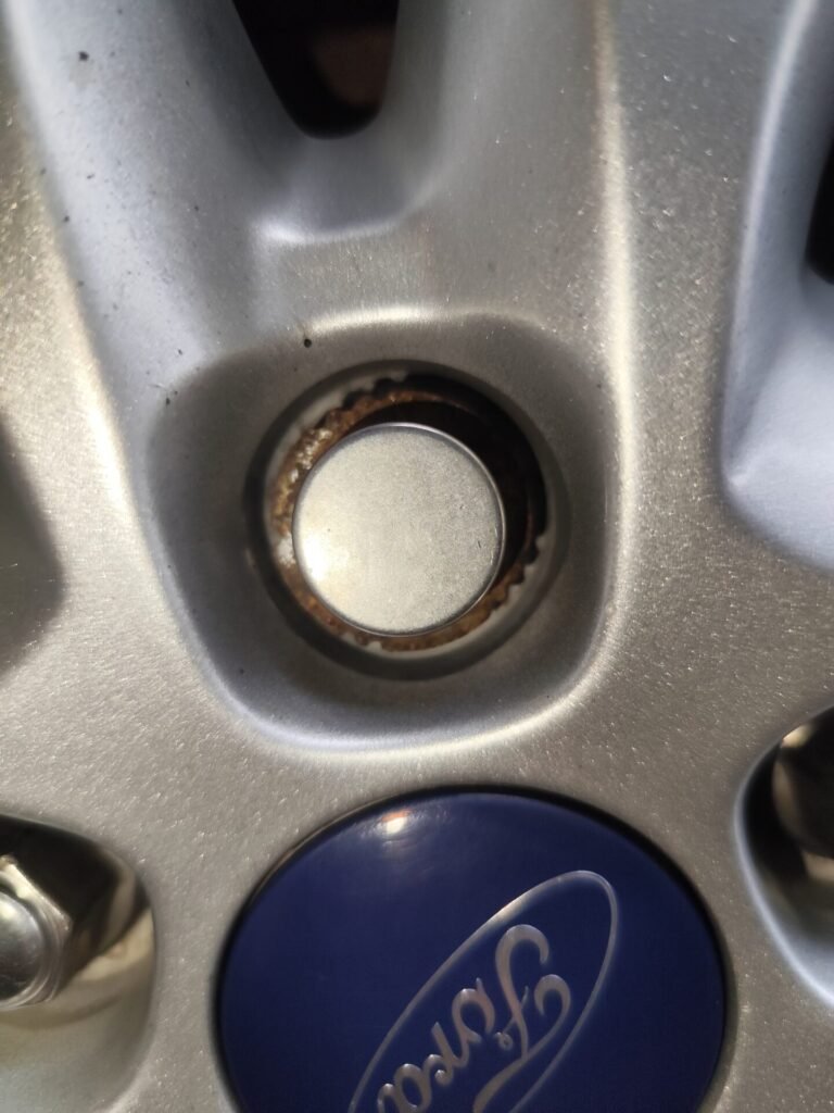 Ford Focus wheel locking nut key replacement