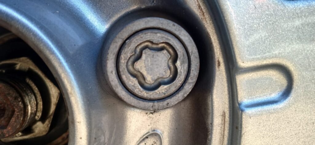 Ford Fusion wheel locking nut key replacement