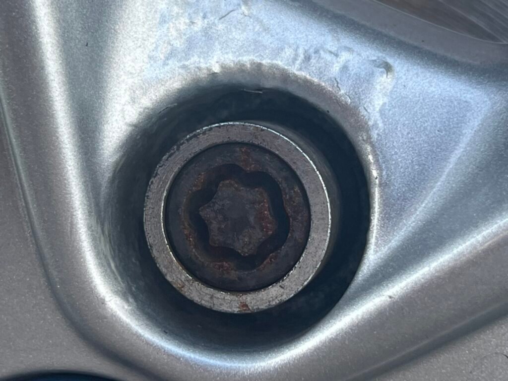 Ford Mondeo wheel locking nut key replacement