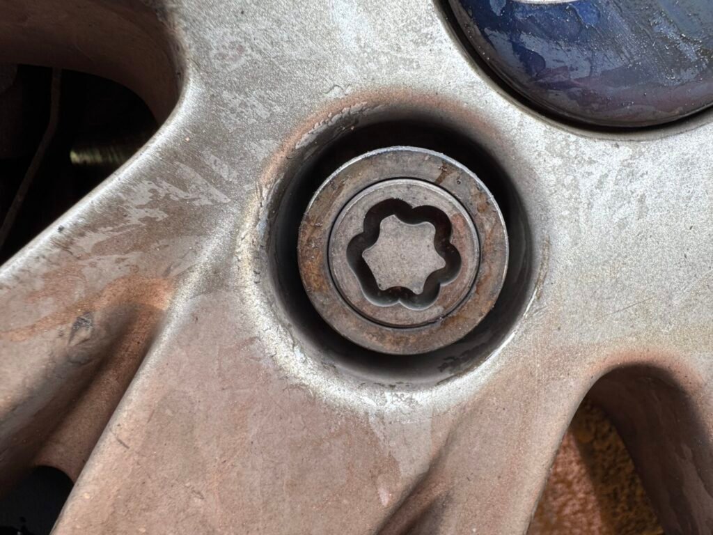 Ford Smax wheel locking nut key replacement