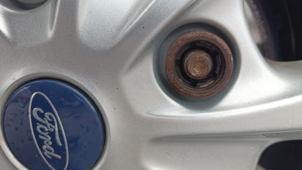 Ford Transit custom 300 Limited wheel locking nut key replacement