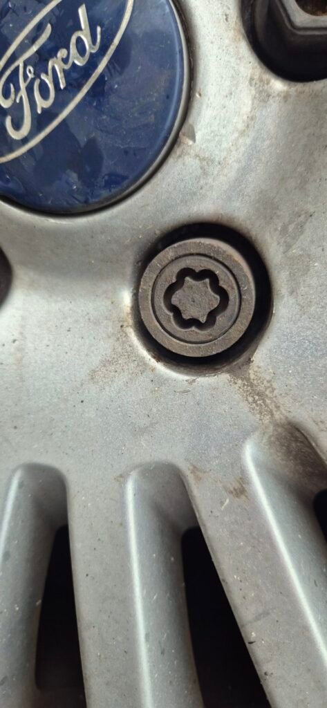 Ford C-Max wheel nut key replacement