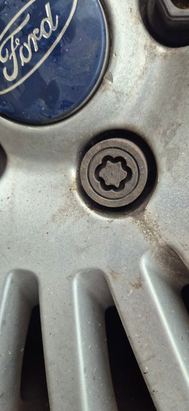 Ford C-Max wheel nut key replacement