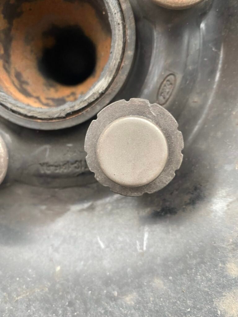 Ford Connect locking lug nut