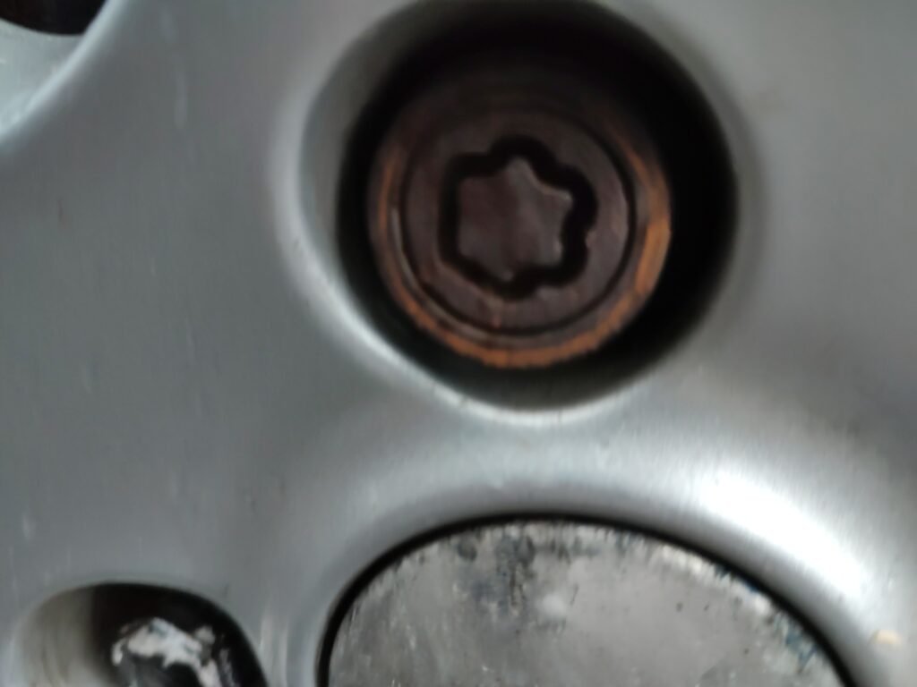 Ford Fiesta wheel locking nut