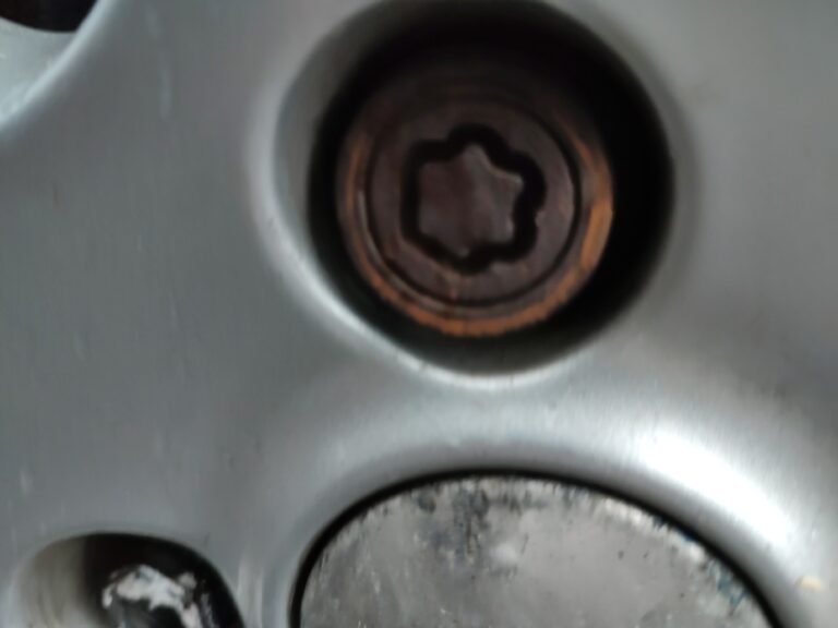 Ford Fiesta wheel locking nut