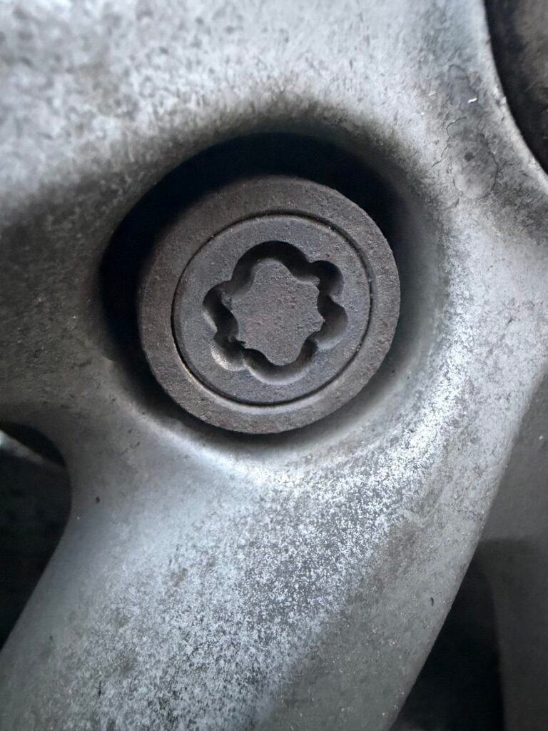 Ford Fiesta locking wheel nut key