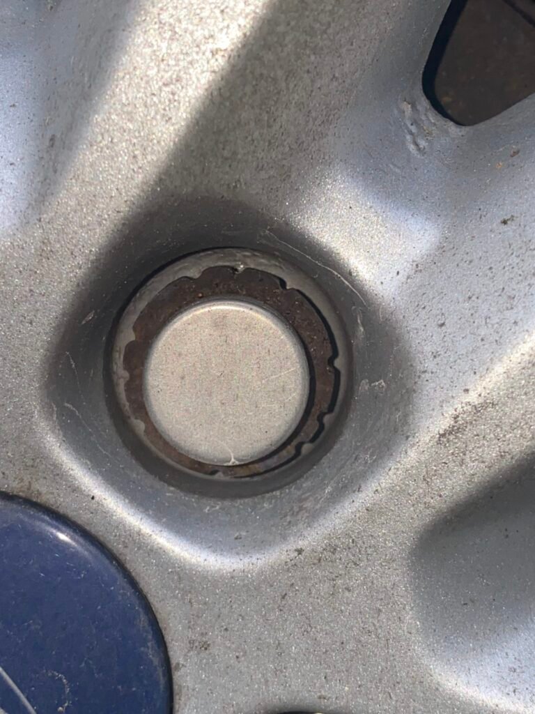Ford Focus 2013 lug nut key