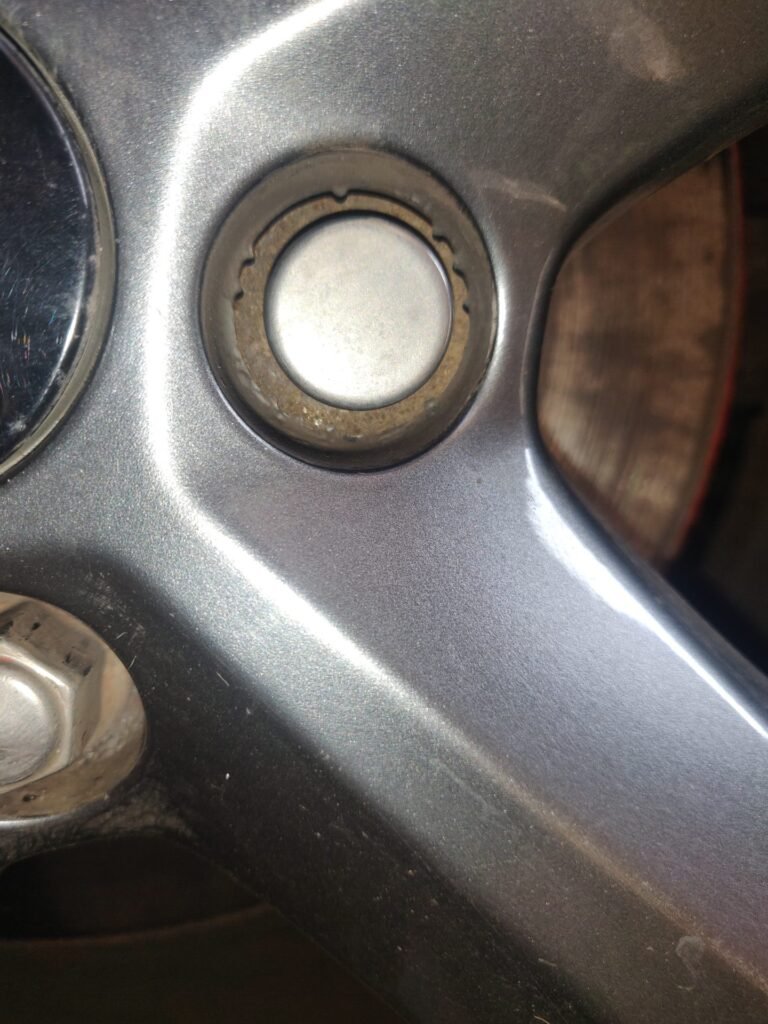 Ford Focus wheel locking key