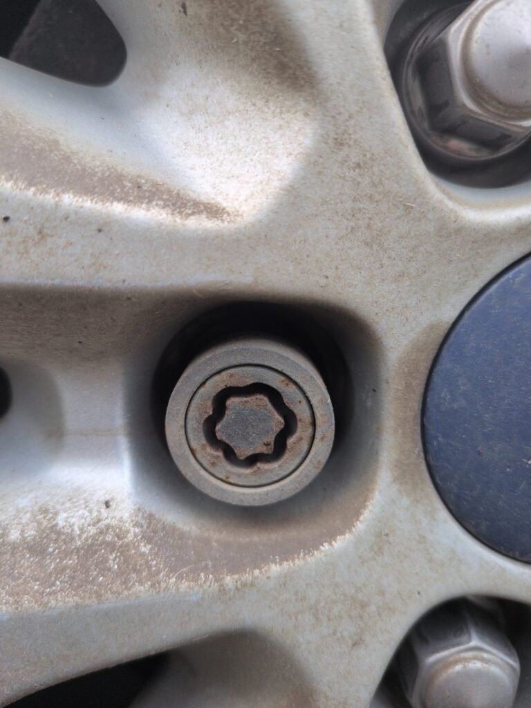 Ford Focus wheel locking key