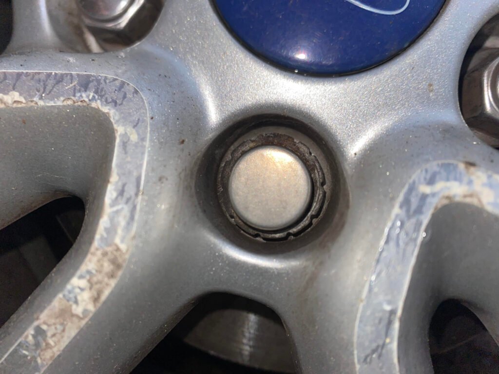 FORD KUGA lug nut key