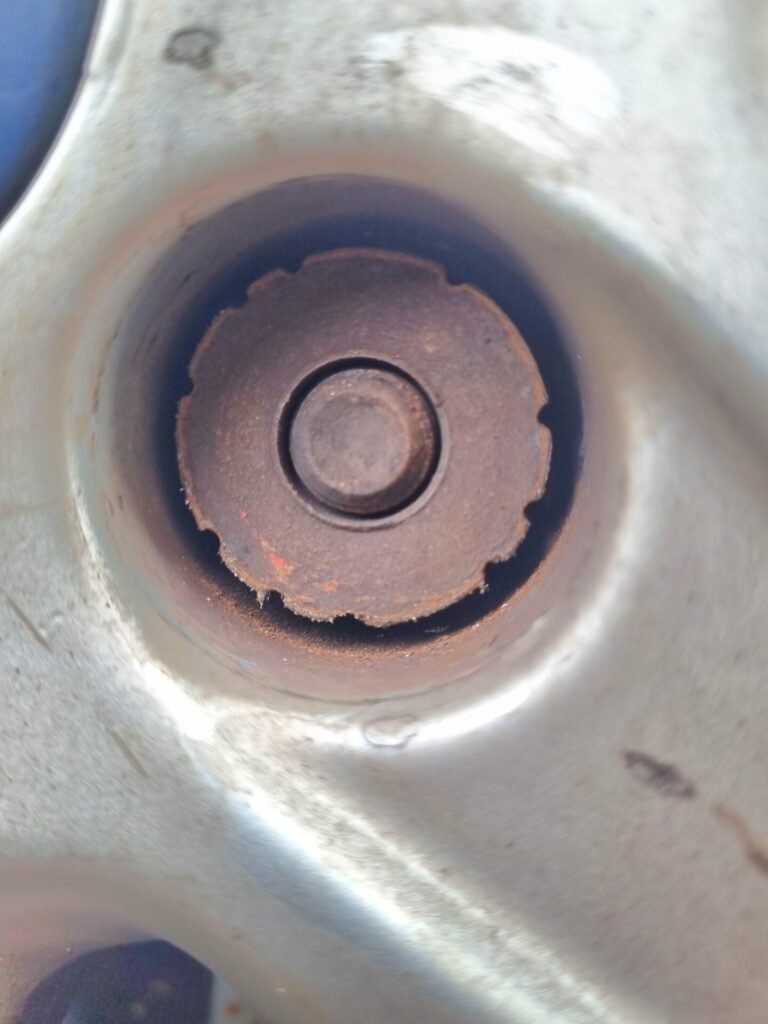 FORD Kuga MK2 wheel locking nut