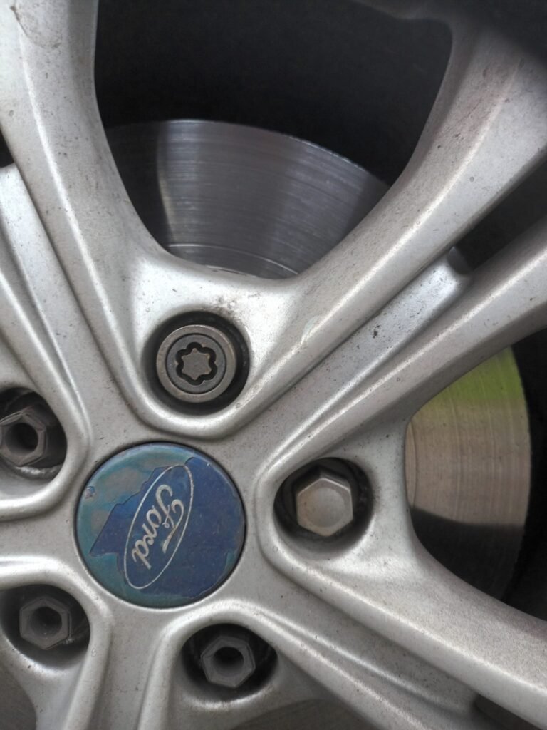 Ford Modeo locking wheel nut