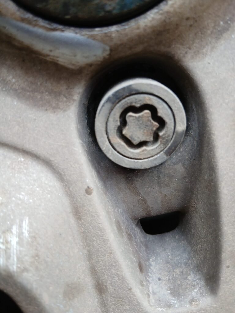 Ford Mondeo 2.0 TDCi wheel nut key replacement