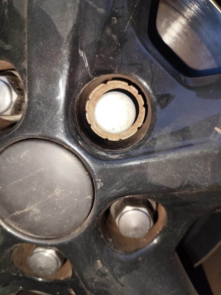 Ford S-Max 2016 locking lug nut