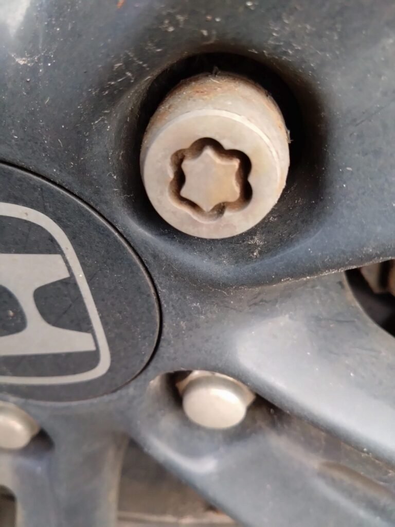Honda CR-Z wheel locking nut key replacement