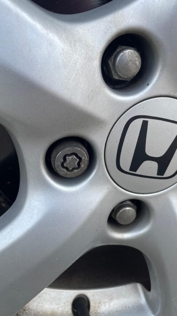 Honda Civic Civic 2009 wheel locking nut key replacement