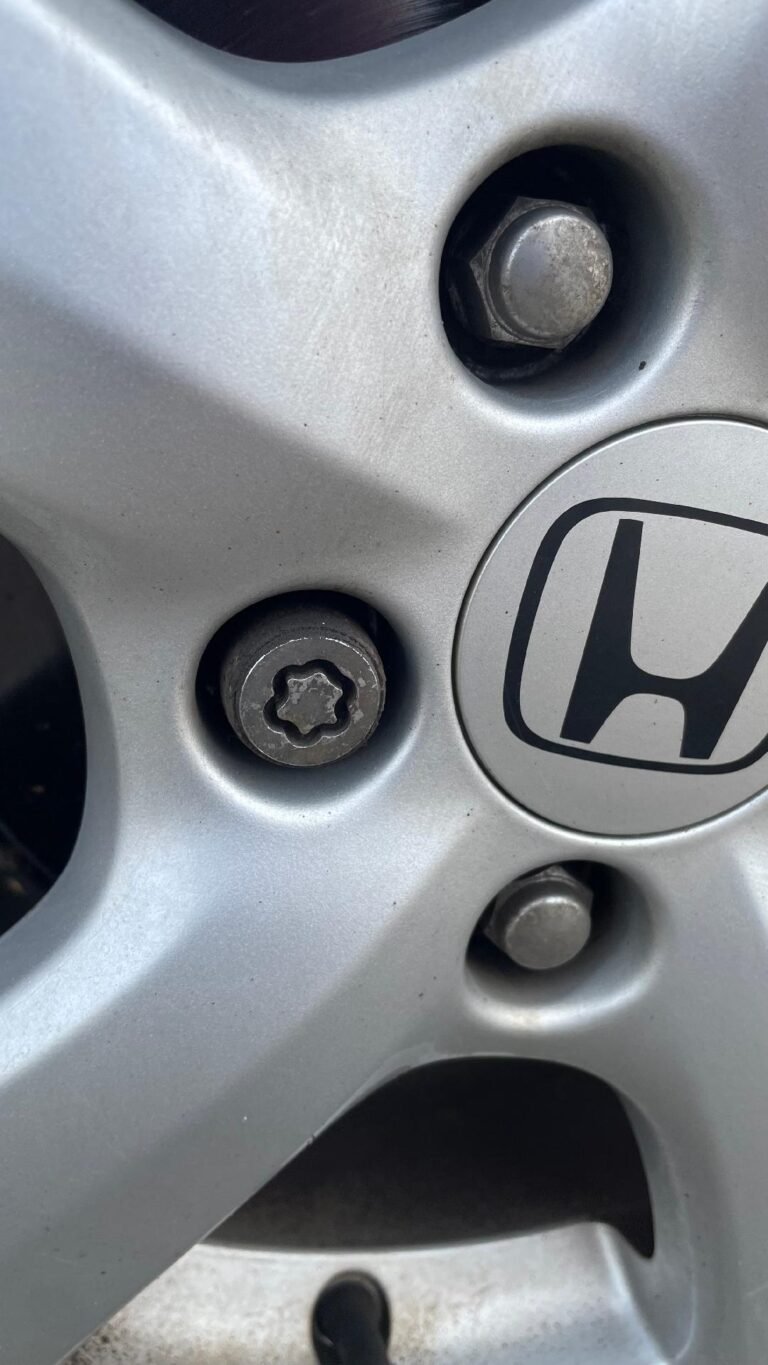 Honda Civic Civic 2009 wheel locking nut key replacement