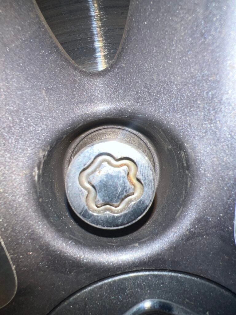 Honda Accord Ex 2015 wheel locking nut key replacement