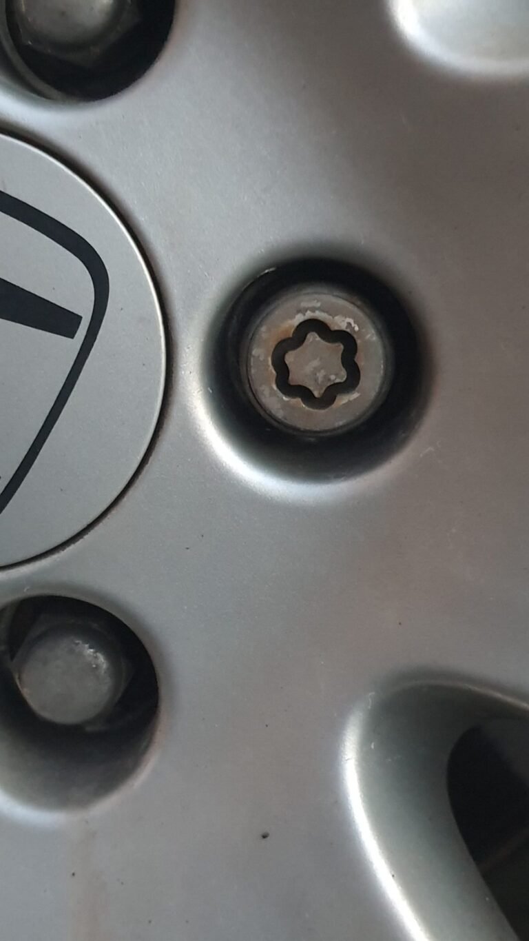 Honda Cr-v 2.0 2008 wheel locking nut key replacement