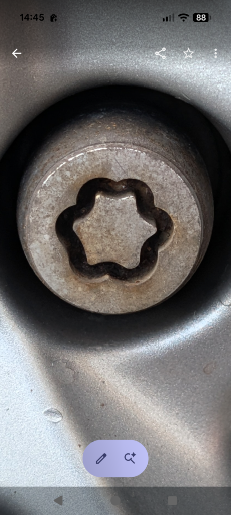 Honda CR-V wheel locking nut key replacement
