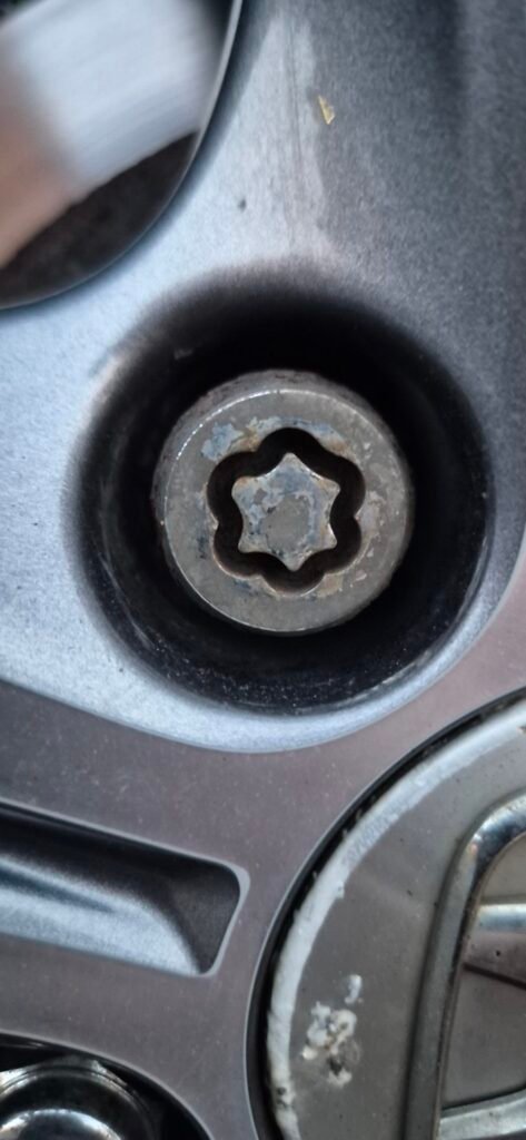 Honda CR-V wheel locking nut key replacement