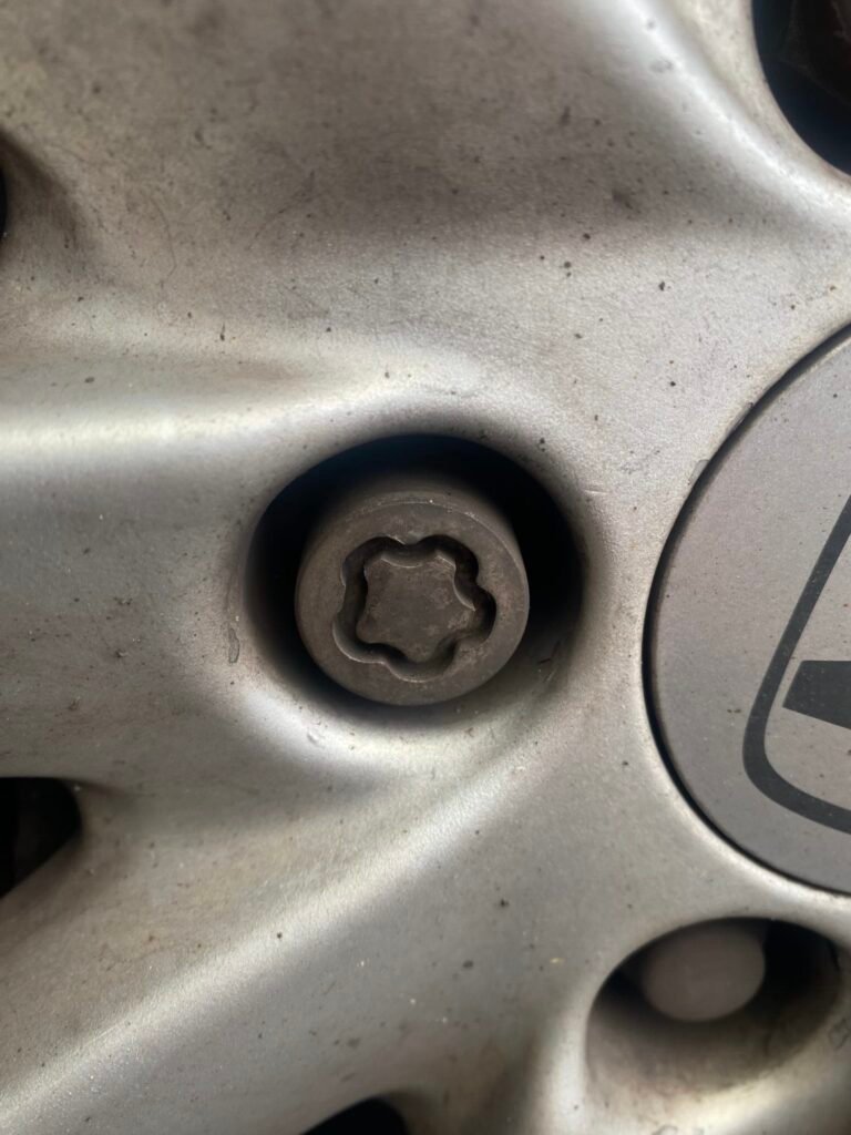 Honda CR-V wheel locking nut key replacement