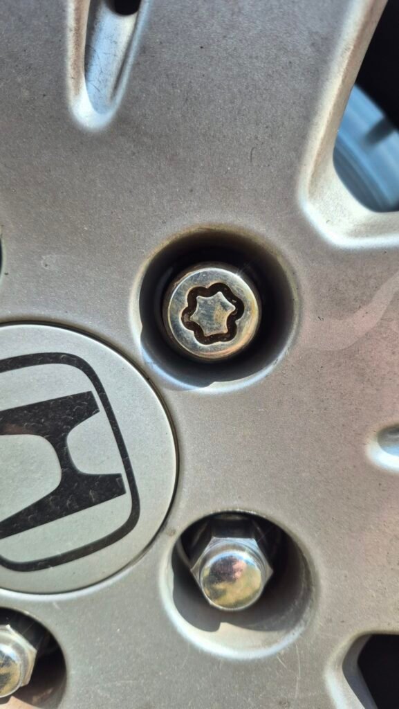 Honda CRV 2.0 (2006) wheel locking nut key replacement