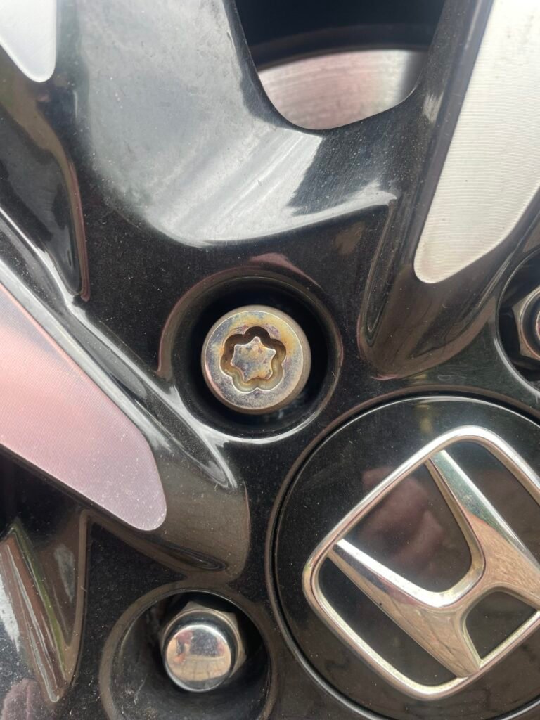 Honda CRV 2016 4th gen wheel locking nut key replacement