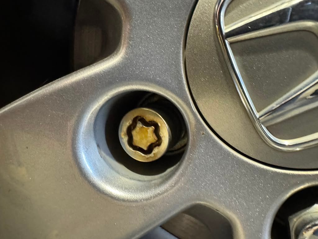 Honda HRV (2017) wheel locking nut key replacement