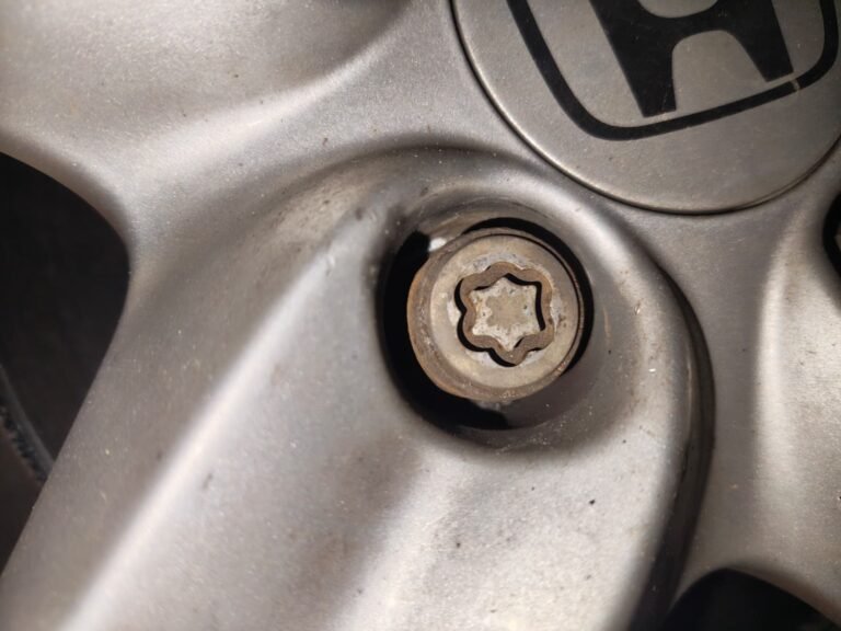 Honda Civic 2010 Type S wheel lock key code