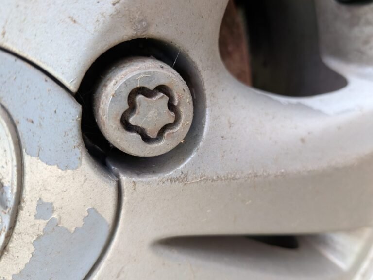 Hyndai 2013 I10 wheel locking nut key replacement