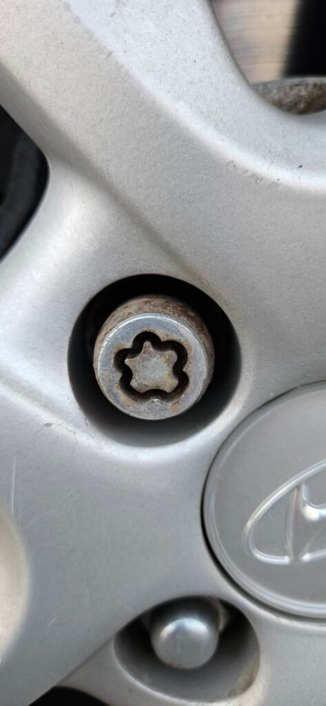 Hyundai I 20 wheel locking nut key replacement
