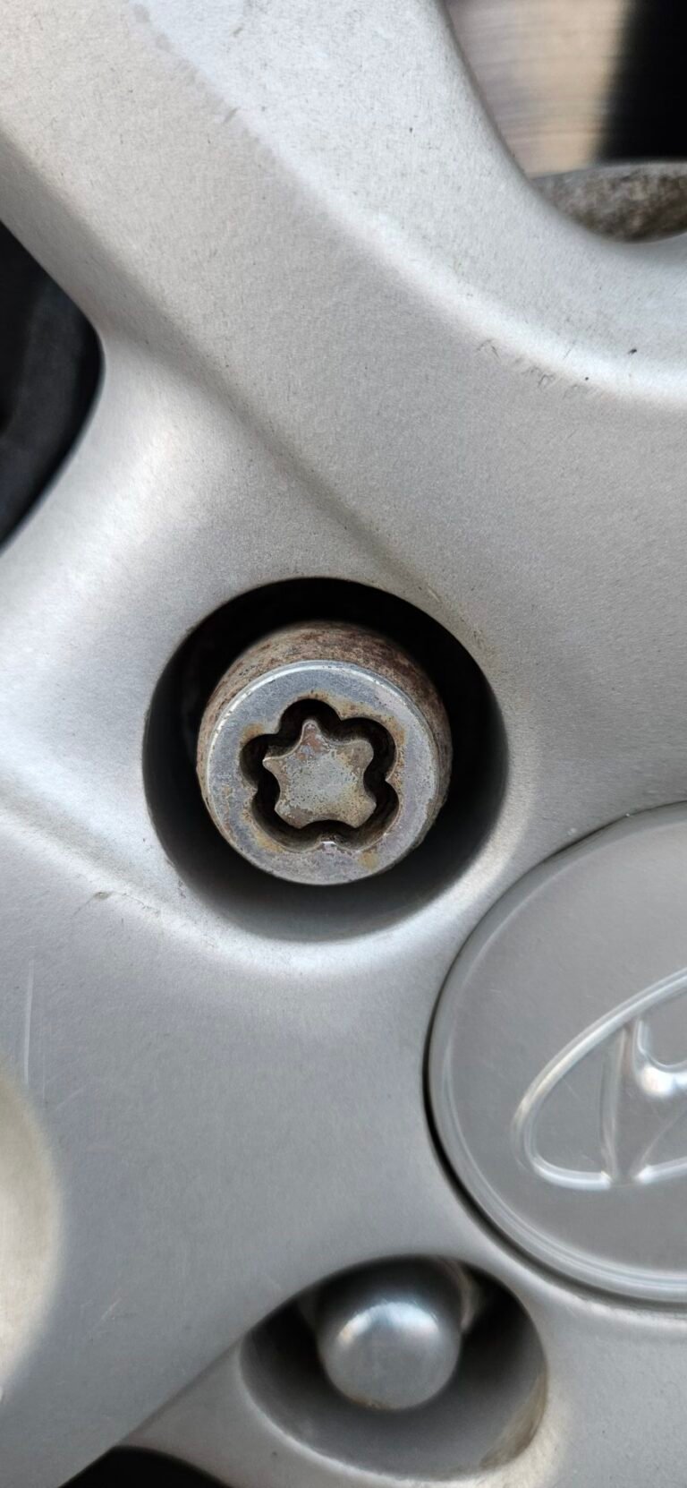 Hyundai I 20 wheel locking nut key replacement