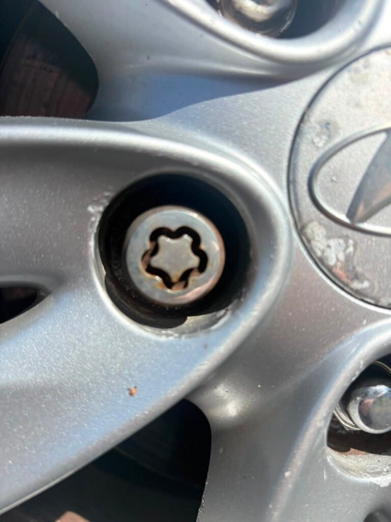 Hyundai i20 Active wheel locking nut key replacement