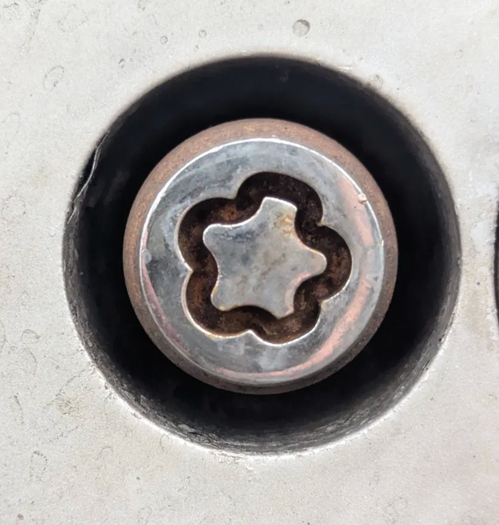 Hyundai i20 Comfort wheel locking nut key replacement